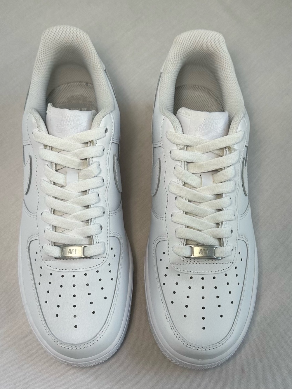 Nike Men’s AF1 Size 8 White Leather Low-Top Sneakers